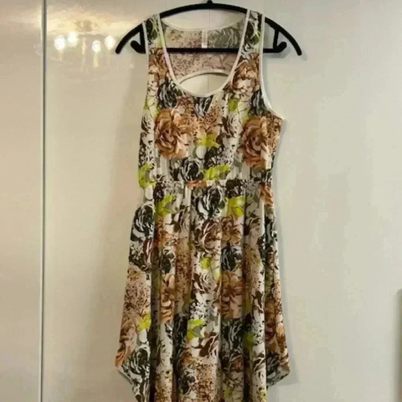 Floral High-Low Dress with Keyhole Cut Outs on Front and Back Size Large - Picture 2 of 6